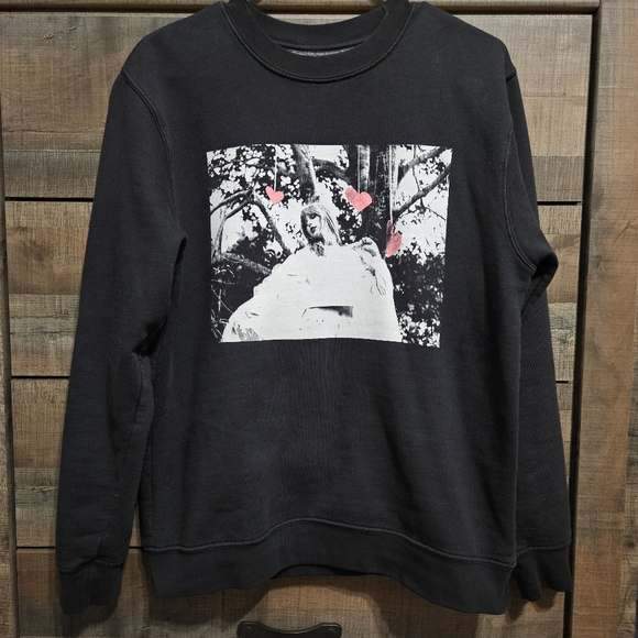 "Home is Where the Heart Is" Lover Valentine's Day Crewneck - Picture 3 of 16